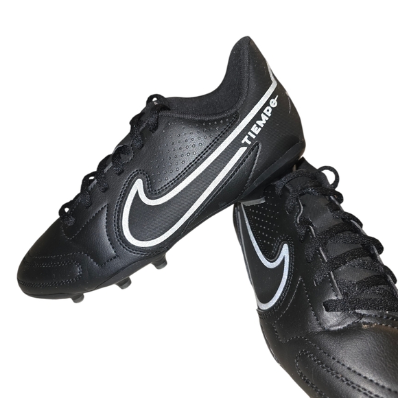 Nike Tiempo Black Soccer Cleats Youth Boys Size 6 - Picture 3 of 5